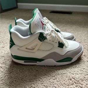 Jordan 4 SB Pine Green